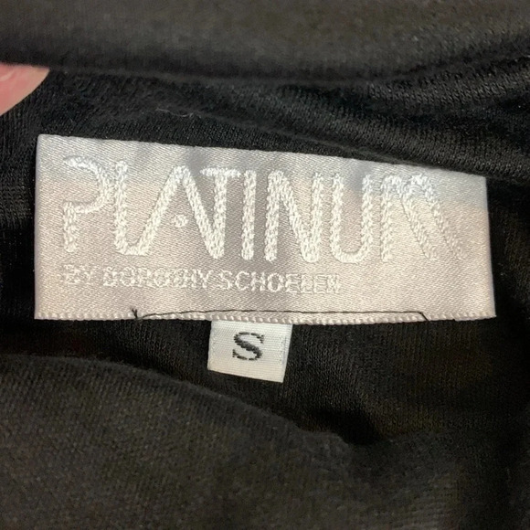 Platinum by Dorothy Schoelen Black Rayon Turtleneck top with wrist ties Small - Picture 11 of 12